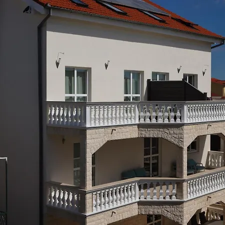 Appartement Apartment R A M L J A K - Sobe, Zimmer, Rooms Gabriel 