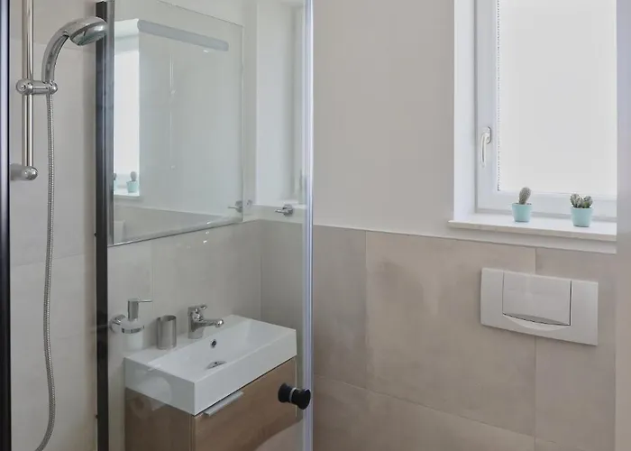 R A M L J A K - Sobe, Zimmer, Gabriel 