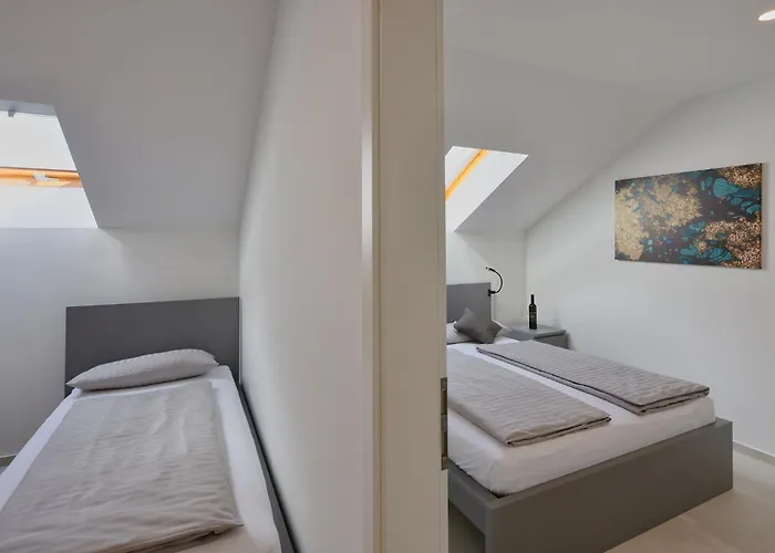 R A M L J A K - Sobe, Zimmer, Gabriel 