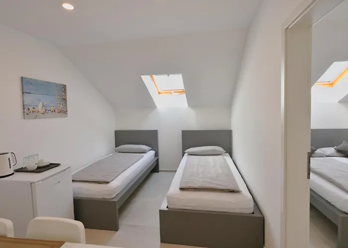 R A M L J A K - Sobe, Zimmer, Gabriel 