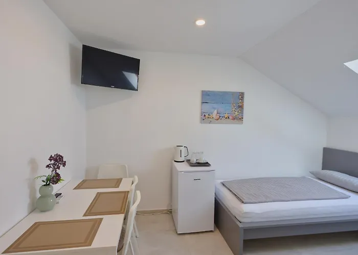 R A M L J A K - Sobe, Zimmer, Gabriel 