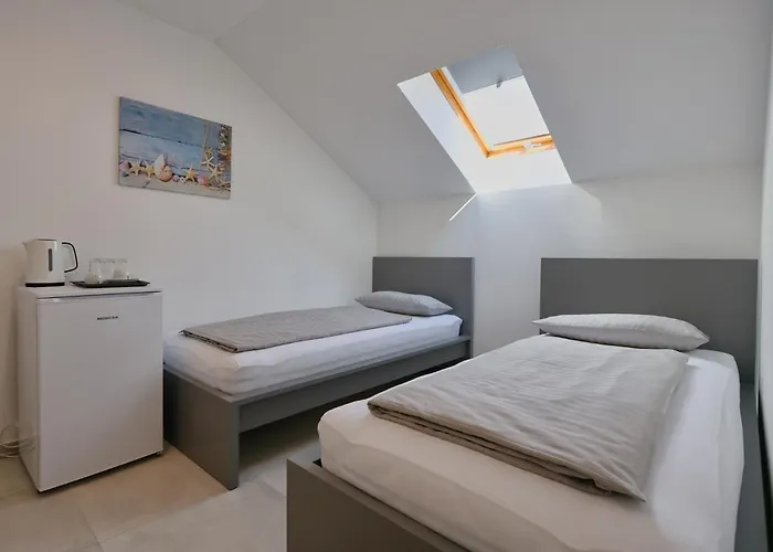 R A M L J A K - Sobe, Zimmer, Gabriel 