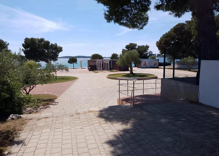 R A M L J A K - Sobe, Zimmer, Gabriel 