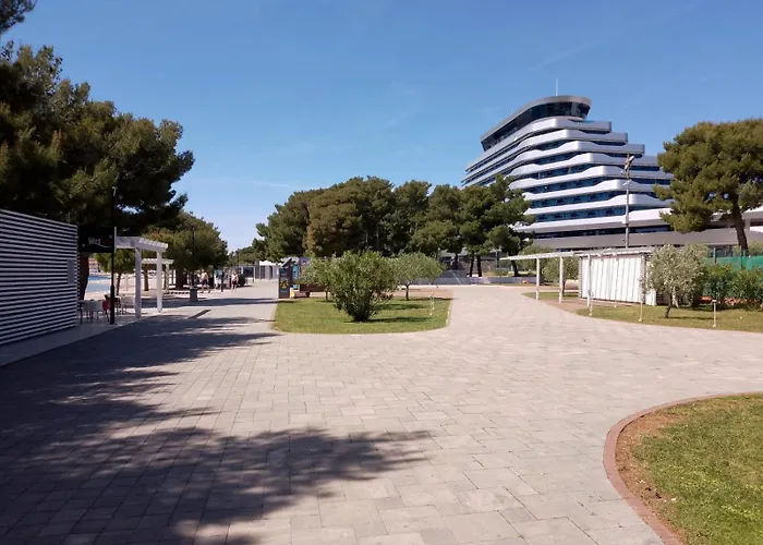 R A M L J A K - Sobe, Zimmer, Gabriel 